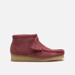 Clarks Wallabee boot in rose pink suede